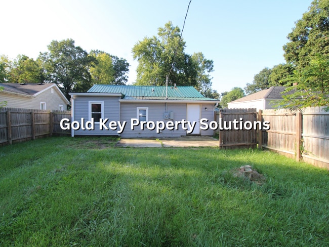 Building Photo - 2614 Fowler St