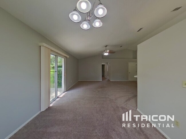 Foto del edificio - 635 Charles Pinckney Street Orange Park FL