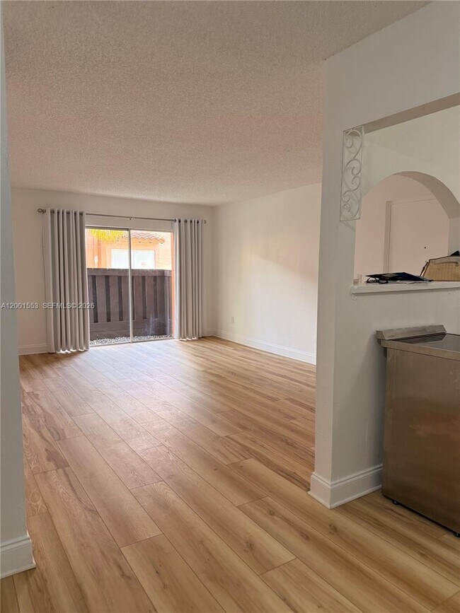 Foto del edificio - 10834 N Kendall Dr
