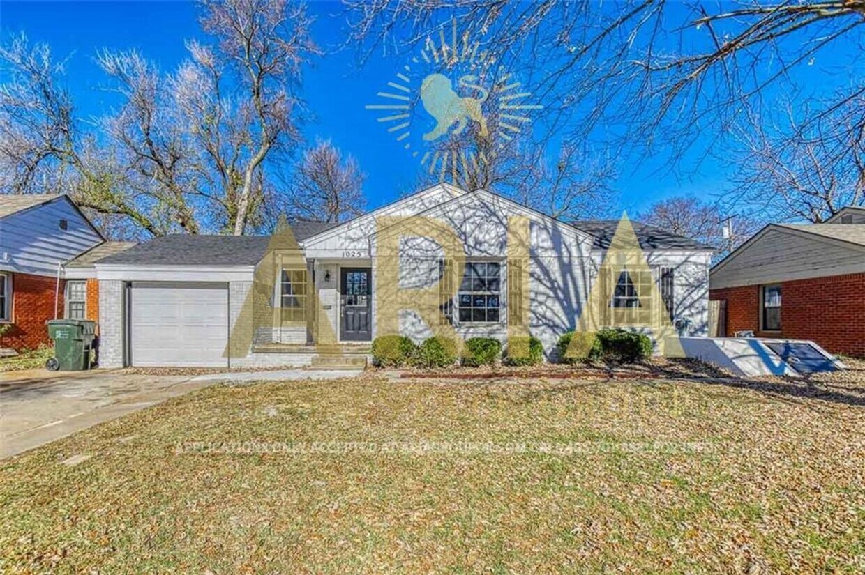 Primary Photo - Beautifully Remodeled 3 Bed 2 Bath Availab...