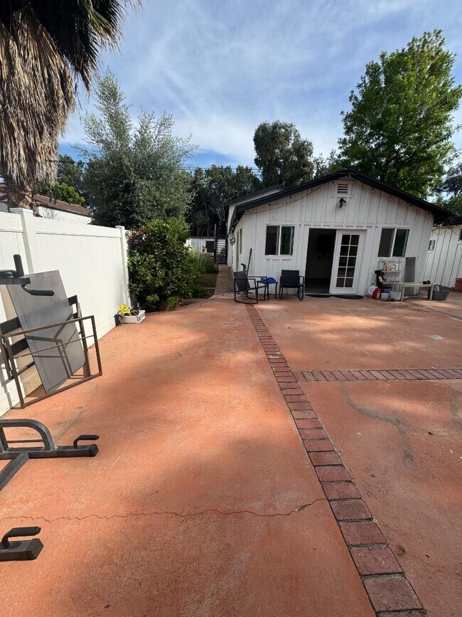 Building Photo - 5653 Calvin Ave