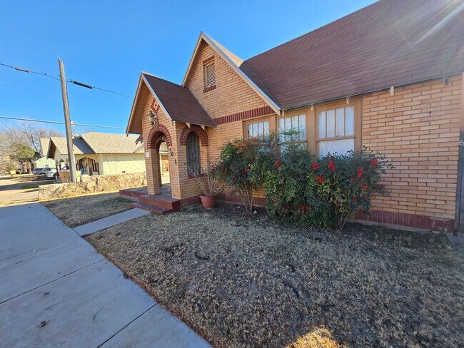Foto del edificio - Beautiful brick home!