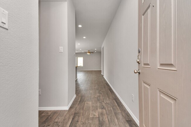Foto del edificio - 14087 Crystal Cave Ln