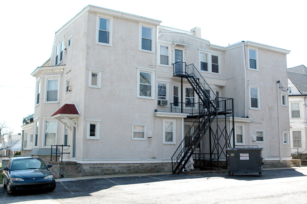 Primary Photo - Romeo Court Apartments