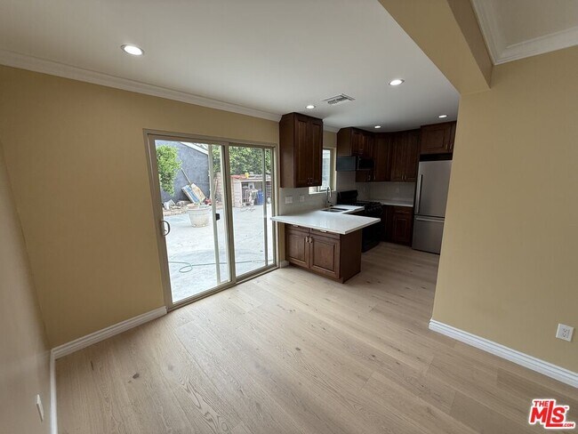 Foto del edificio - 5103 Longridge Ave