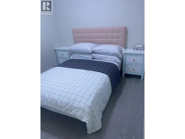 Photo du bâtiment - 3254 E 6th Ave