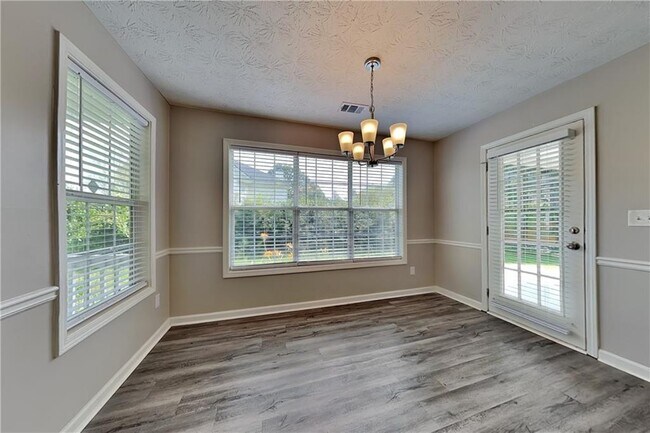 Building Photo - 511 Cambridge Way