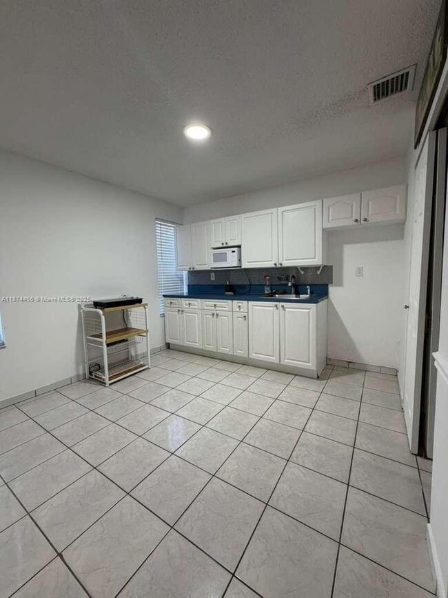 Foto del edificio - 6538 W 2nd Ct