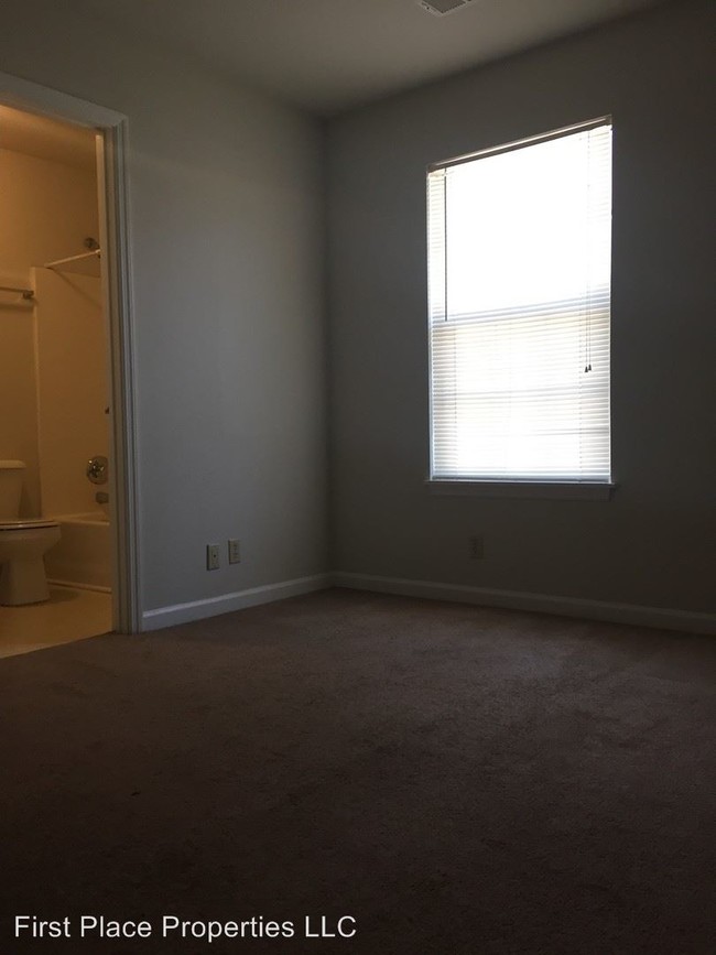 Building Photo - 4 br, 2 bath Room For Rent - 415 Oldham