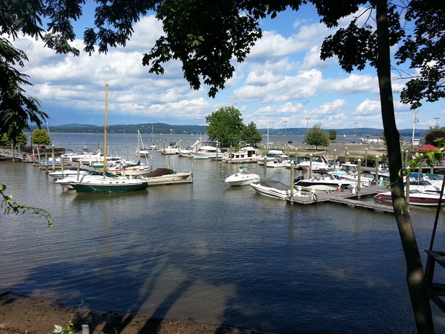 West Street Vista a las aguas del río Hudson - 119-143 Maple Ave