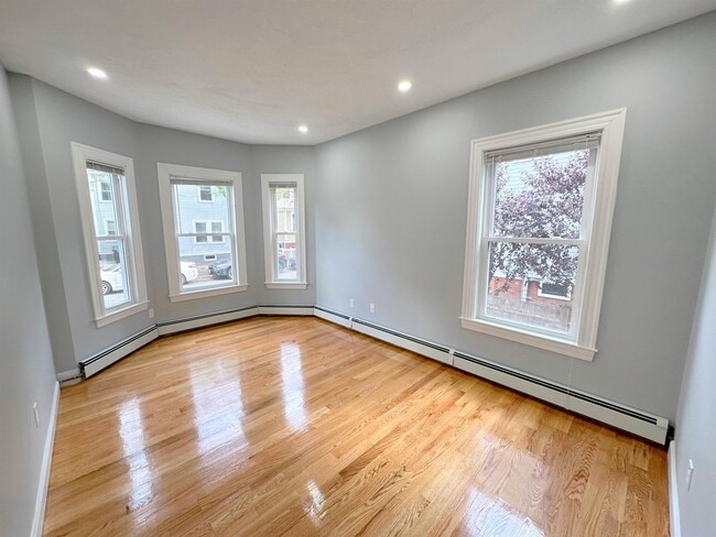 Building Photo - 295 Windsor St