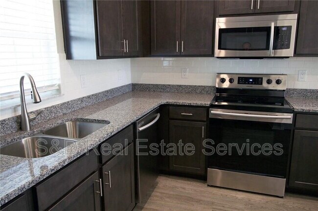 Foto del edificio - 4125 Red Fern Ln