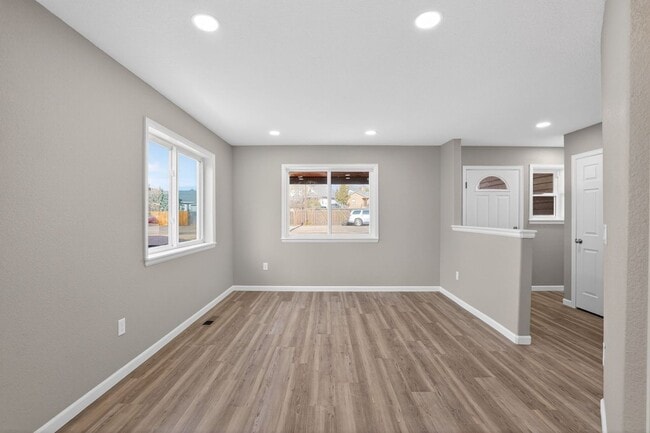 Building Photo - 227 Crestone Ave