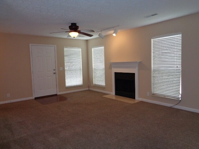 Foto del edificio - 4309 Chesney Glen Dr