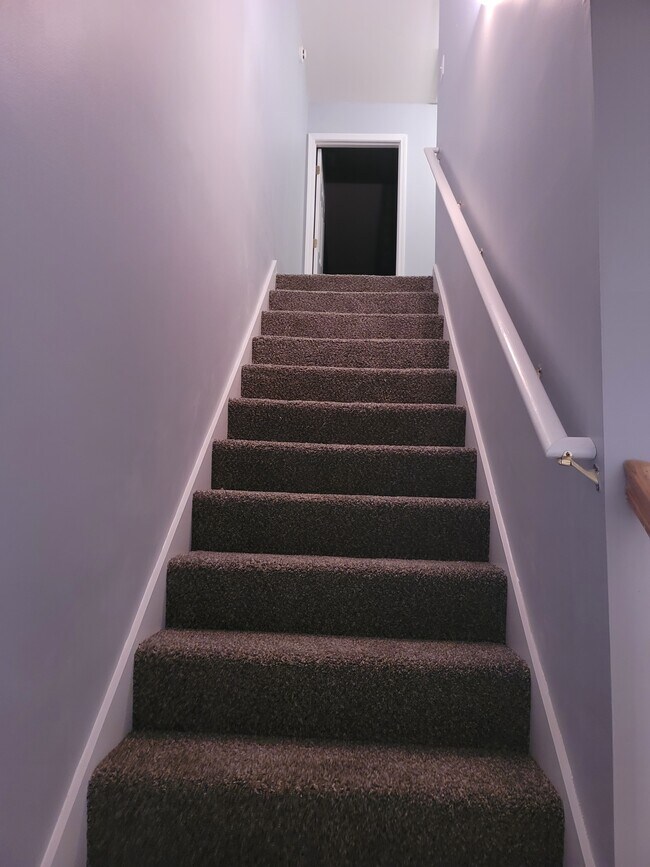Escaleras - 4210 Oakwood Rd