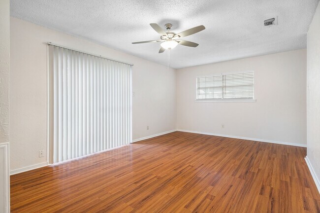 Foto del edificio - 726 E Pecan St