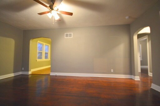 Foto del edificio - ADORABLE 2 BEDROOM 1 BATHROOM HOUSE AVAILABLE NOW