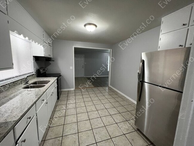Building Photo - 232 Sanford Dr