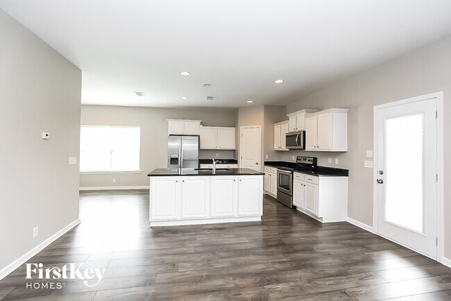 Foto del edificio - 3241 Mapleside Ln