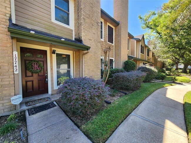 Foto del edificio - 17742 Kings Park Ln