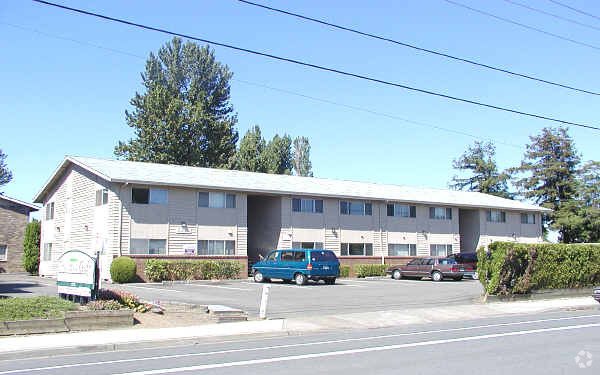 Building Photo - Gresham Golf Apartments