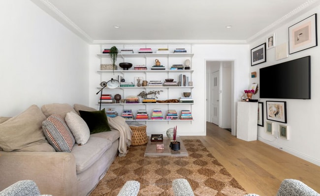 Building Photo - Charming Large 1 Bed with a Huge Private P...