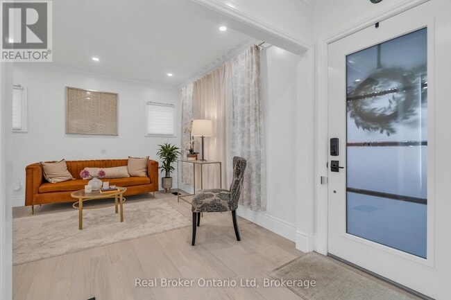 Building Photo - 445 Moore St