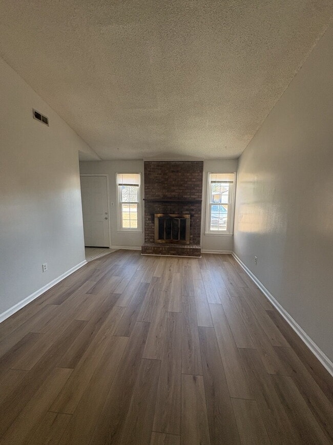 Foto del edificio - 103 Pine Crest Dr