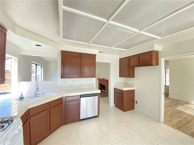 Building Photo - 17667 Hummingbird Way