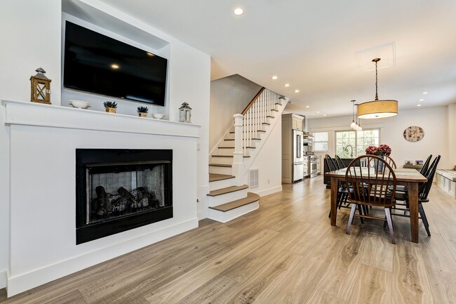 Family Room / Fireplace - 215 14th Ave