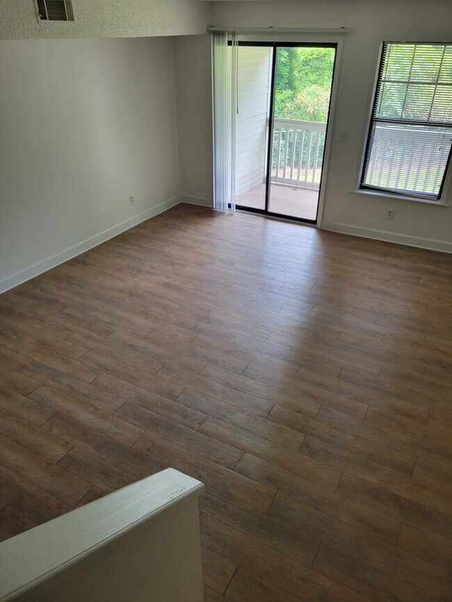 Foto del edificio - 2 bed 2.5 bath townhouse!