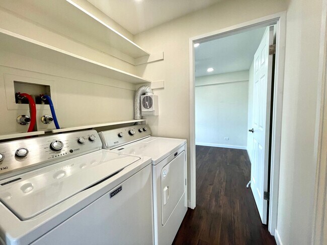 Foto del edificio - Stunning 2BR/1BA Canal-View Condo – Marina...