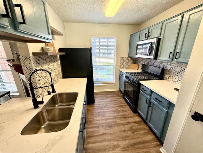Building Photo - 2918 Walnut Springs Dr