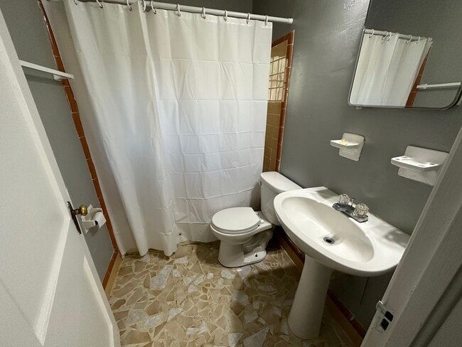 Foto del edificio - Old Town duplex right by Leon High!!!