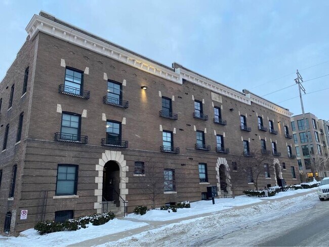 Building Photo - 1113 S 10th St