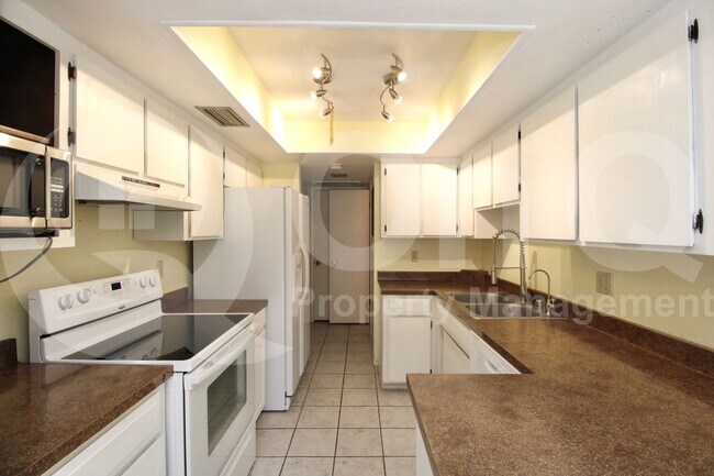 Foto del edificio - 5258 S Deborah Dr