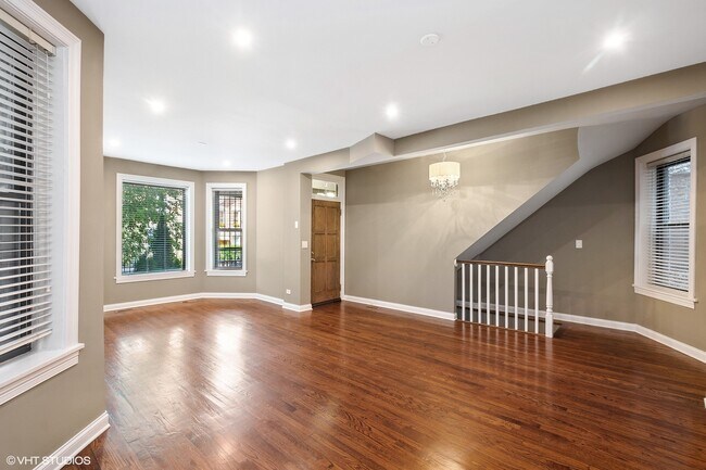Foto del edificio - 1429 N Artesian Ave