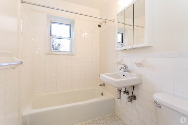 Baño - Jasontown II Apartments