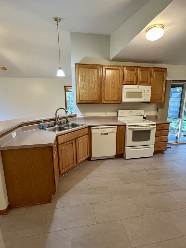 Building Photo - 6516 Shore Ln