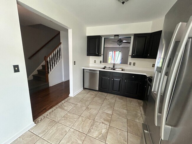 Building Photo - Townhome For Rent in Lancaster