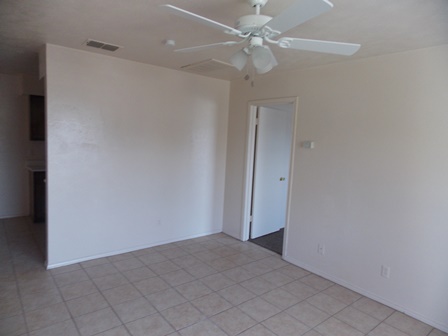 Living Room - 1305 S Jefferson Ave