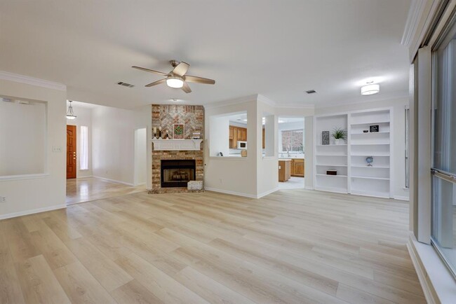 Building Photo - 6516 Clairmont Dr