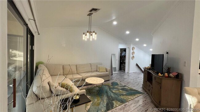 Building Photo - 5580 Coach House Cir