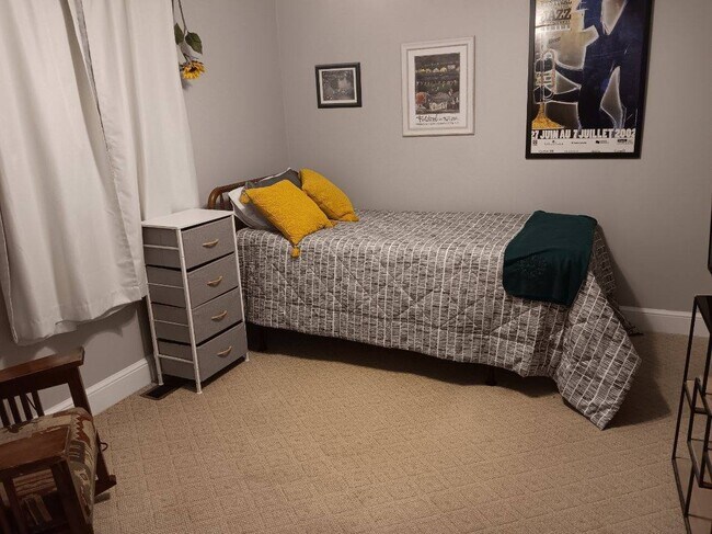 Bed and color TV - 375 Talbert Rd