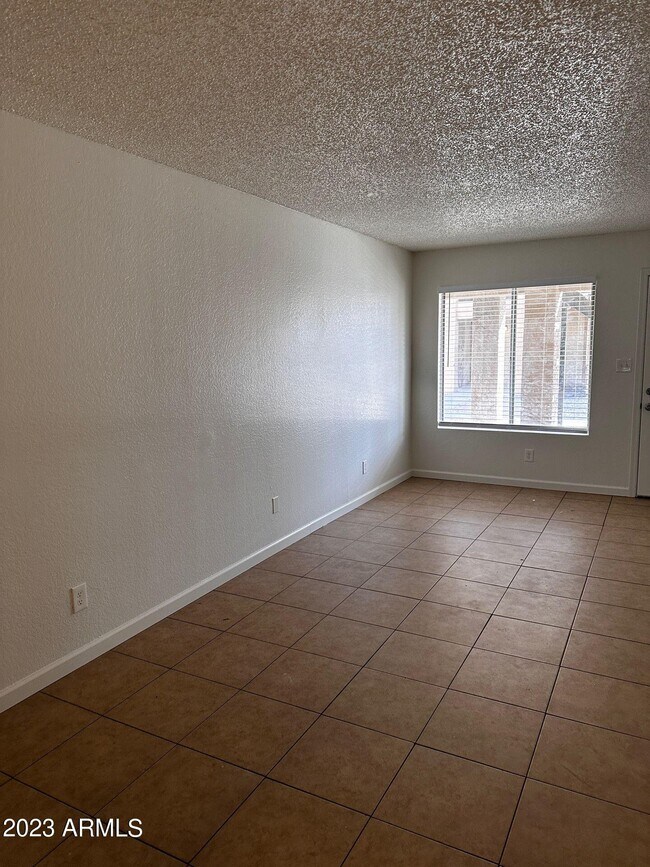 Foto del edificio - 260 E 8th Ave