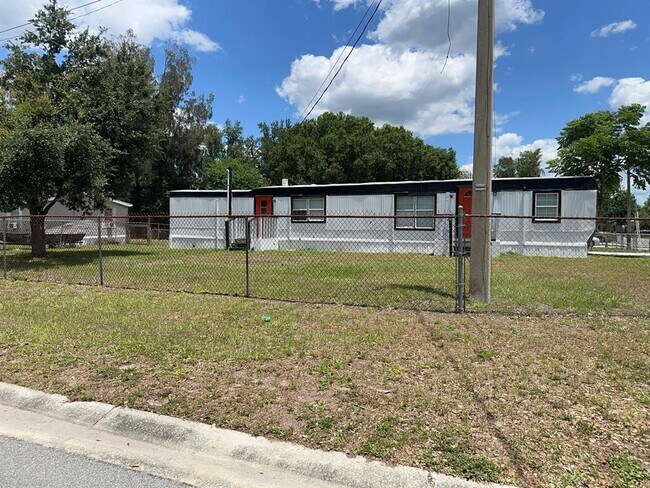 Foto del edificio - 3061 Crystal Hills Dr
