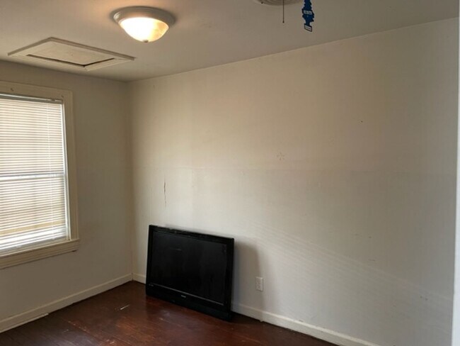 Building Photo - 1825 Oak