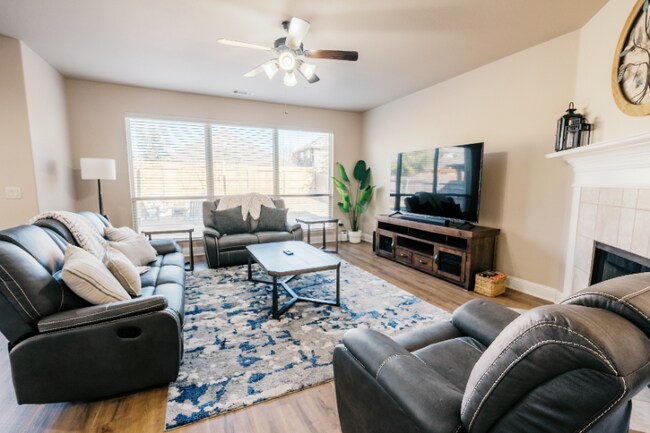 Foto del edificio - 728 Chatsworth Dr