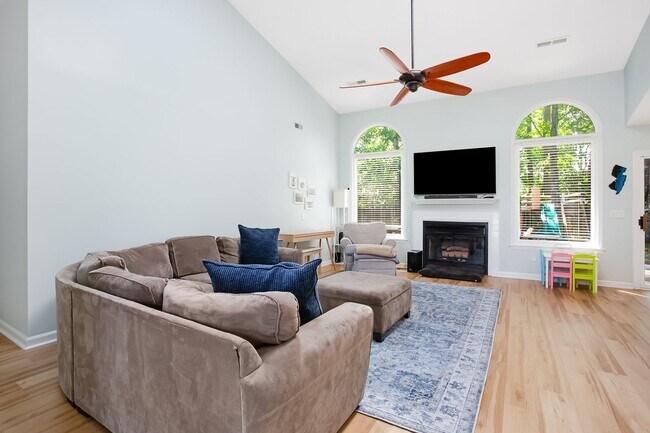 Foto del edificio - 6427 Green Arbor Ln