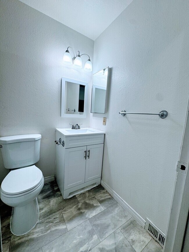 Foto del edificio - Charming & Modern 2-Story Condo